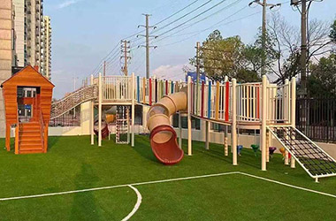 幼兒園木質(zhì)組合滑梯