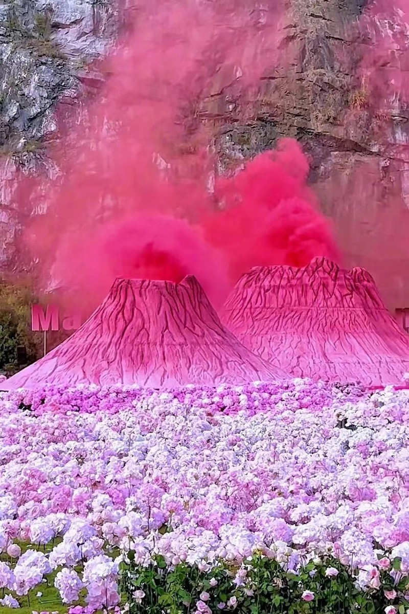 網(wǎng)紅火山噴發(fā)打卡裝置