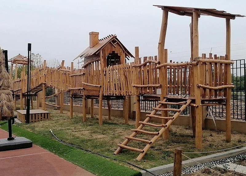幼兒園木質(zhì)滑梯
