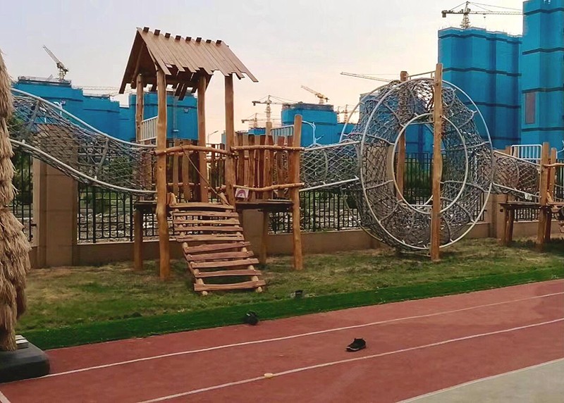 幼兒園木質(zhì)滑梯
