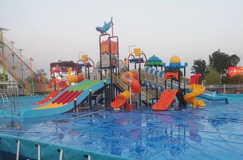 水上彩虹滑梯